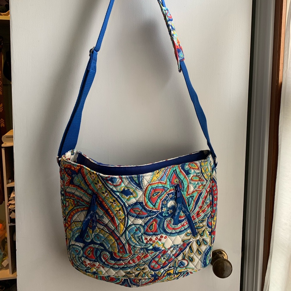 NWT Vera Messenger Bag